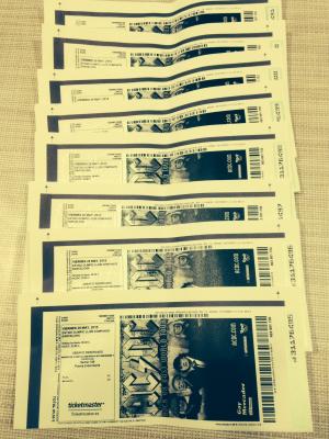 Vendo 8 Bolis y regalo 8 entradas para el concierto de AC/DC  29 de Mayo en Barcelona